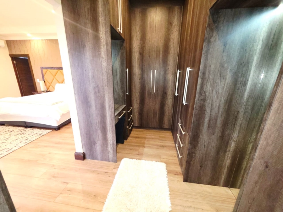 6 Bedroom Property for Sale in Sandown Western Cape